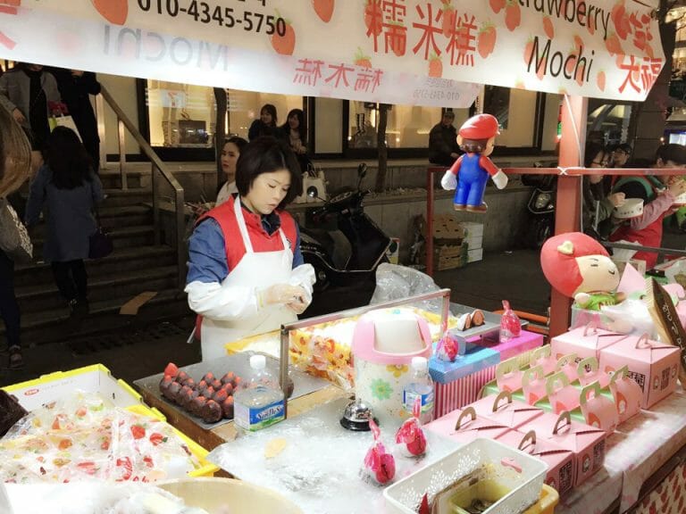 myeongdong
street food
south korea
shopping
korean shopping
korean food
mochi
strawberry
red bean paste
mochi with strawberry and red bean paste